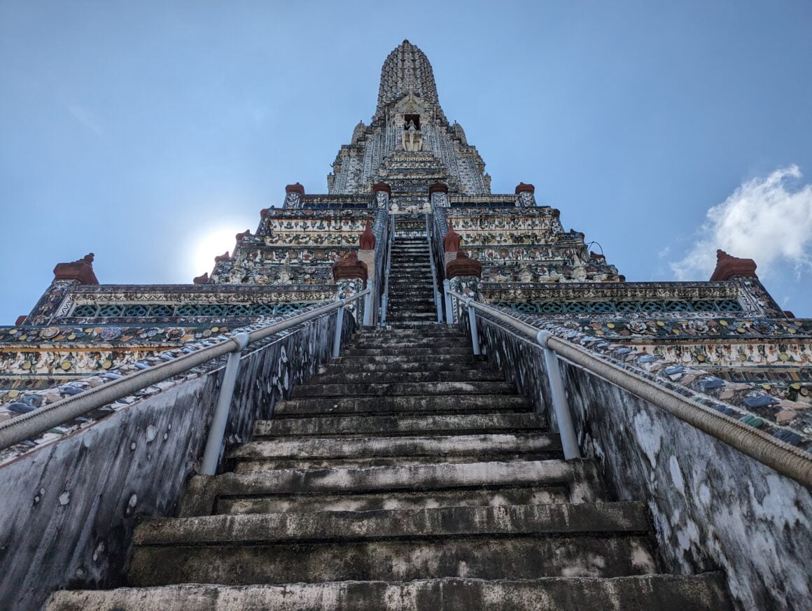 Pagoda Thonburi w Wat Arun: Arcydzieło o historycznym znaczeniu 9