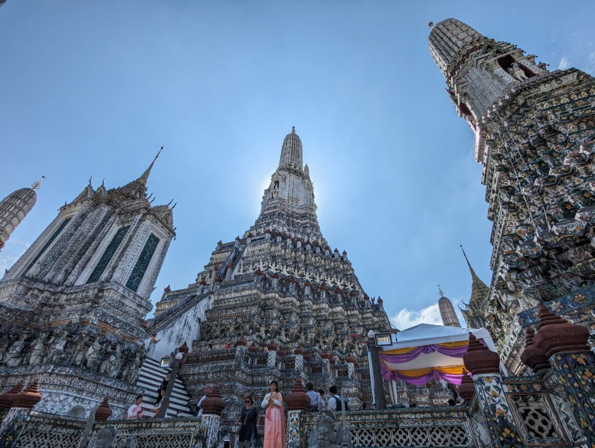 Pagoda Thonburi w Wat Arun: Arcydzieło o historycznym znaczeniu 8