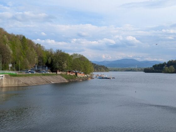 Jezioro Żywieckie - Przewodnik po szlakach i atrakcjach 1
